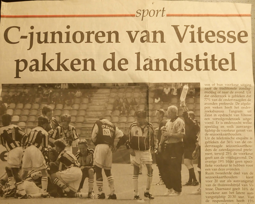 Krantenartikel over de landstitel met Vitesse C1